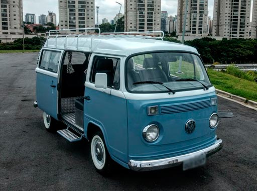 Foto Kombi 2005 Azul Clara com Bagageiro e Piso de Onibus